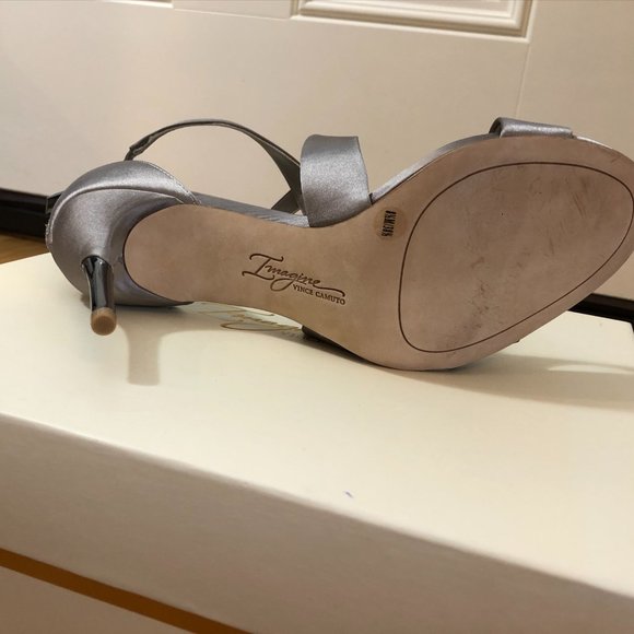 *NEW* Imagine Vince Camuto Grey Satin Pascal 8.5 - Picture 4 of 13
